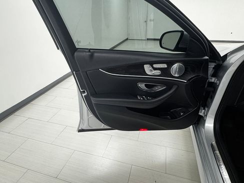 Used 2018 Mercedes-Benz E 300 4MATIC image 9