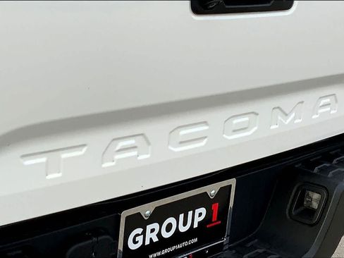 Used 2017 Toyota Tacoma SR5 w/ Tow Package image 30