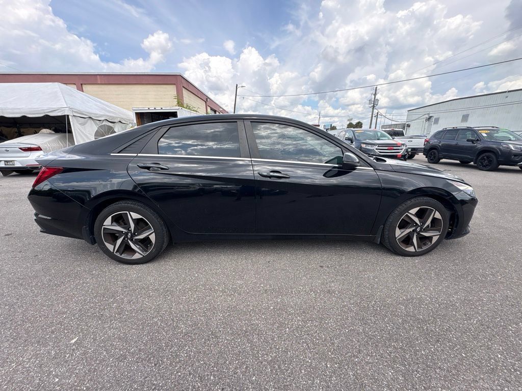 Used 2022 Hyundai Elantra SEL w/ Convenience + Premium Package FWD image 2
