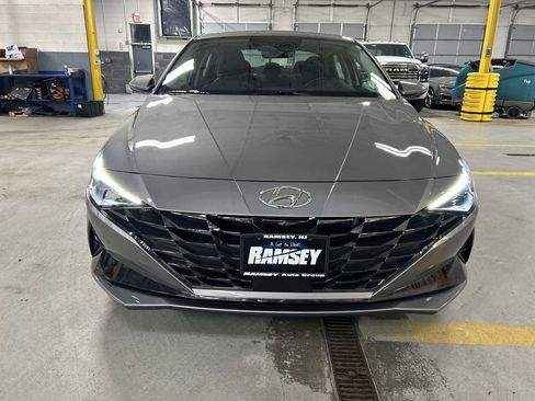 Used 2021 Hyundai Elantra Limited image 3