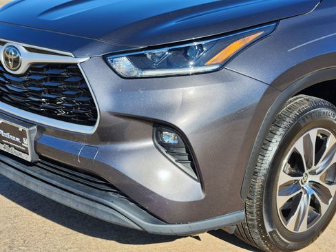 Used 2021 Toyota Highlander XLE image 9