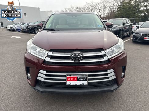 Used 2019 Toyota Highlander XLE image 2