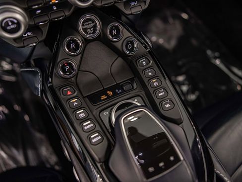 Used 2020 Aston Martin V8 Vantage Coupe RWD image 28
