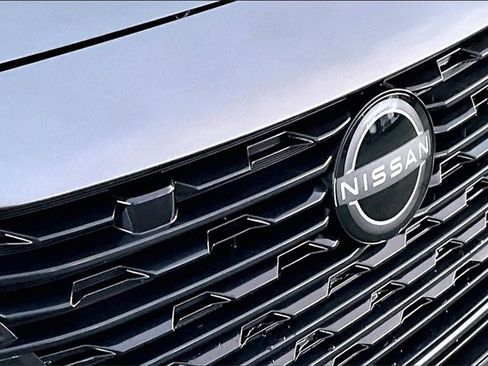 Used 2025 Nissan Sentra SV image 29