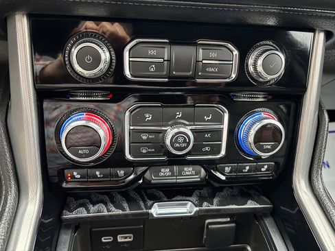 Used 2023 GMC Yukon XL Denali image 24