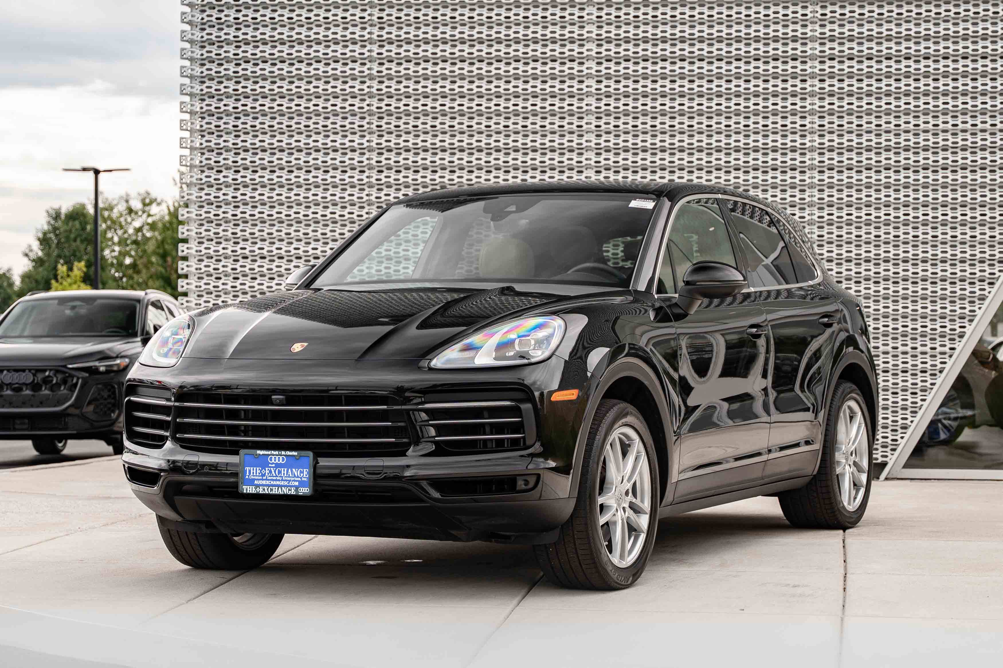 Used 2023 Porsche Cayenne AWD/4WD image 7