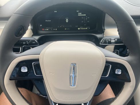 Used 2024 Lincoln Aviator AWD w/ Premium Package image 24