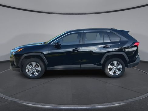 Used 2024 Toyota RAV4 LE AWD/4WD image 5