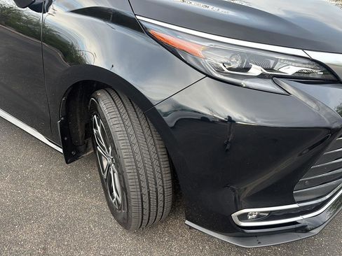 Used 2025 Toyota Sienna Platinum AWD/4WD image 20