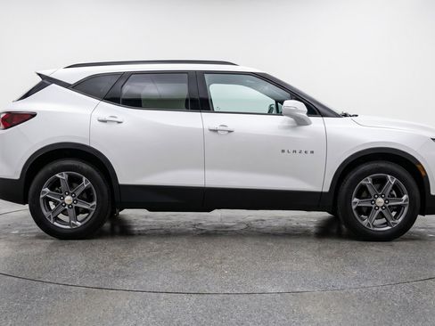 Used 2025 Chevrolet Blazer LT FWD image 11