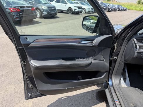 Used 2011 BMW X5 xDrive50i w/ M Sport Pkg image 16