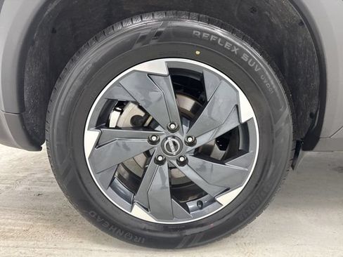 Used 2024 Nissan Rogue SV AWD/4WD image 30