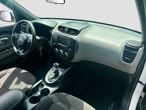 Used 2018 Kia Soul FWD image 27