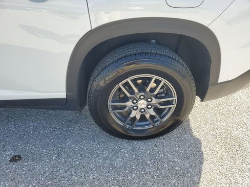 Used 2025 GMC Acadia Elevation image 19