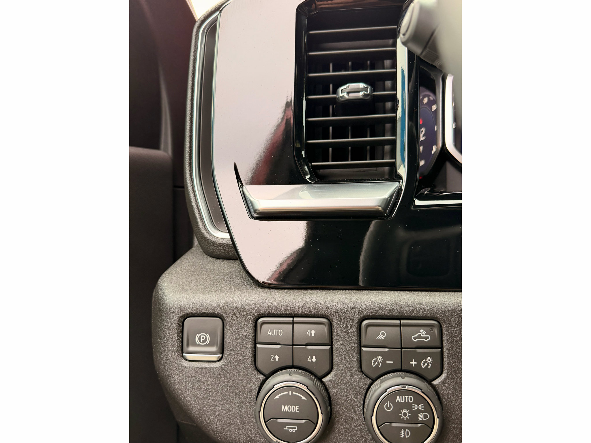 Used 2026 Chevrolet Silverado 2500 High Country w/ Z71 Off-Road Package AWD/4WD image 10