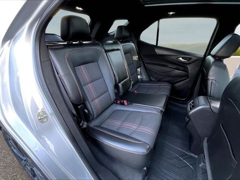 Used 2022 Chevrolet Equinox RS w/ Infotainment Package image 16