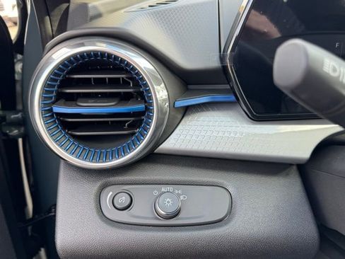 New 2026 Chevrolet Trax LT w/ Driver Confidence Package image 34