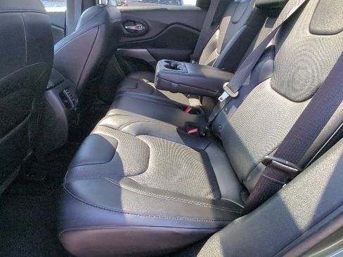 Used 2019 Jeep Cherokee Limited image 17