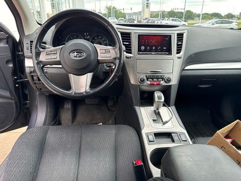 Used 2011 Subaru Outback 2.5i Premium AWD/4WD image 8