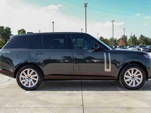 New 2026 Land Rover Range Rover Long Wheelbase SE AWD/4WD image 8