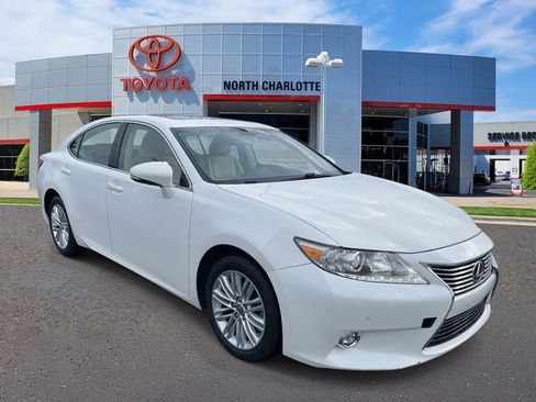 Used 2014 Lexus ES 350 350 w/ Luxury Package image 2