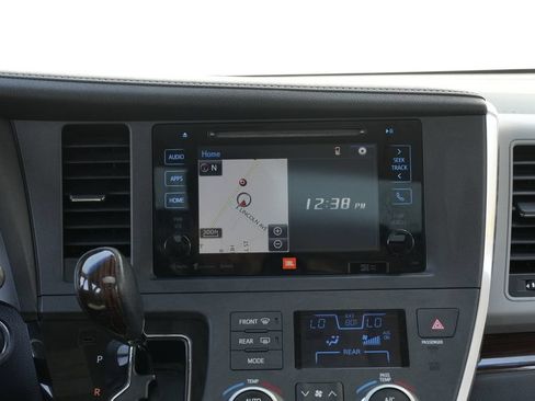 Used 2017 Toyota Sienna AWD image 42
