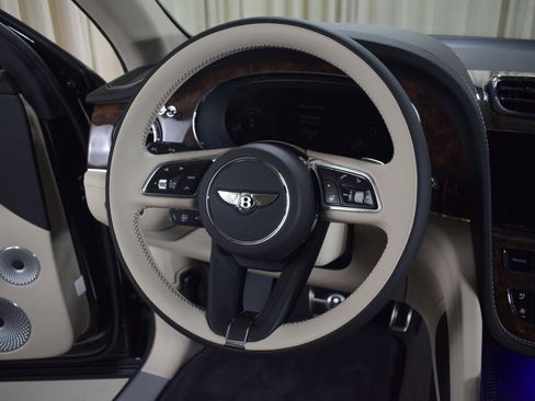 New 2025 Bentley Bentayga image 4