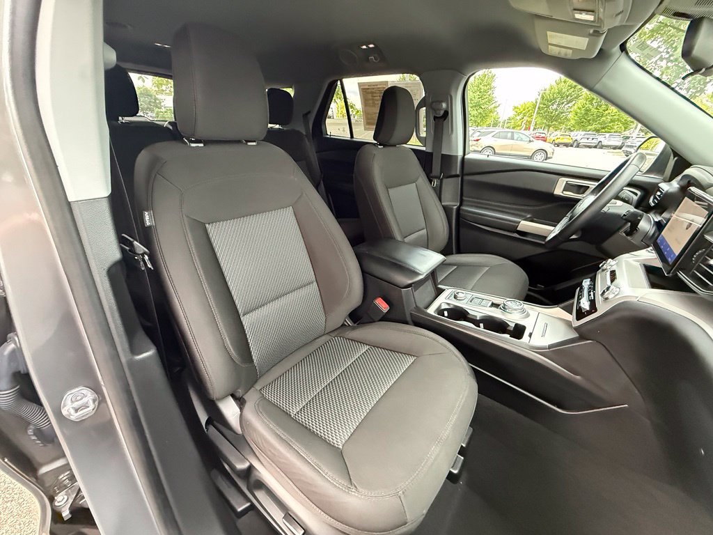 Used 2024 Ford Explorer XLT AWD/4WD image 30