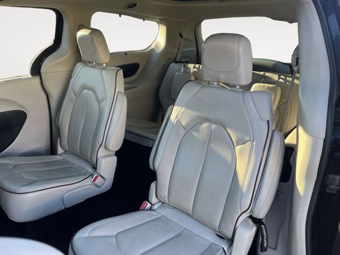 Used 2020 Chrysler Pacifica Limited image 13