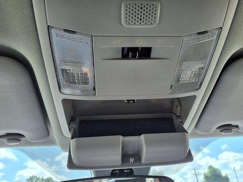 Used 2018 Toyota RAV4 LE FWD image 26