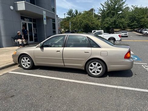 Used 2000 Toyota Avalon XL FWD image 12