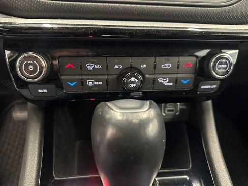 Used 2022 Jeep Compass Trailhawk w/ Trailhawk Convenience Group AWD/4WD image 29