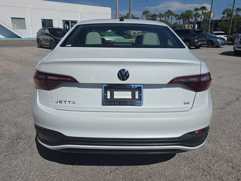 Used 2024 Volkswagen Jetta SE FWD image 4