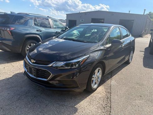 Used 2016 Chevrolet Cruze LT w/ Convenience Package FWD image 2