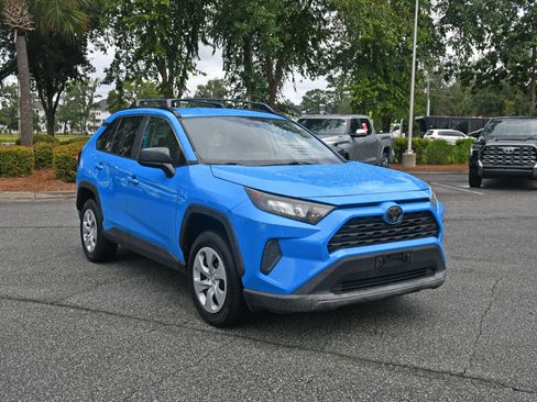 Used 2019 Toyota RAV4 LE FWD image 6