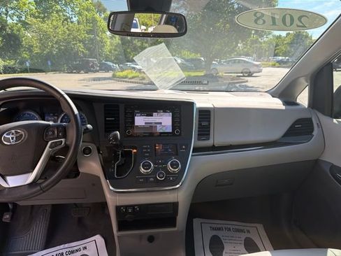 Used 2018 Toyota Sienna XLE w/ XLE Navigation Package FWD image 14