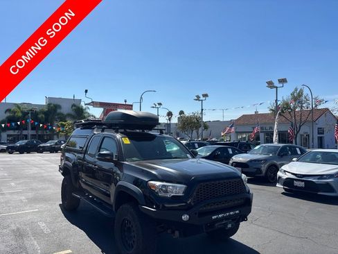 Used 2017 Toyota Tacoma TRD Off-Road AWD/4WD image 2