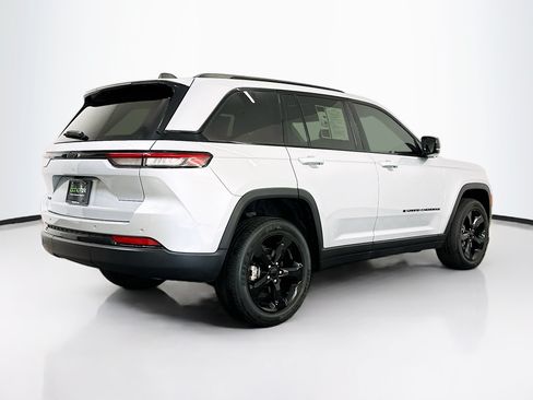 Used 2023 Jeep Grand Cherokee Altitude AWD/4WD image 9