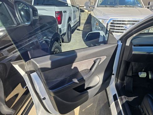 Used 2021 Tesla Model Y Performance image 6