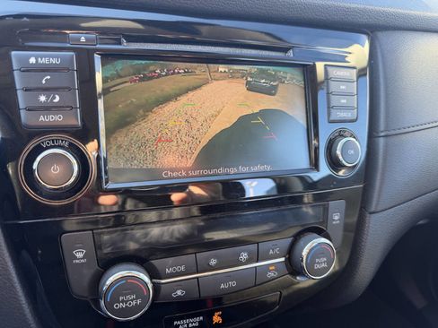 Used 2019 Nissan Rogue SV image 19