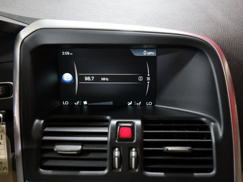 Used 2016 Volvo XC60 T5 Premier image 18