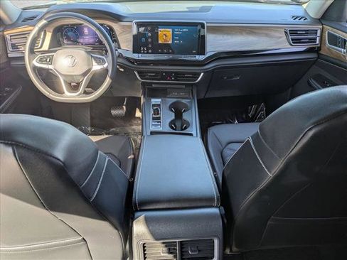 Used 2024 Volkswagen Atlas SE image 14