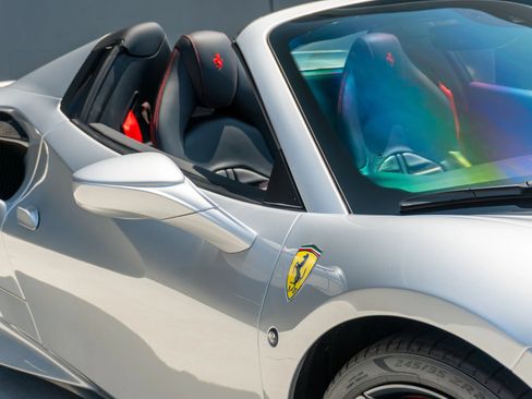 Used 2022 Ferrari F8 Tributo RWD image 32