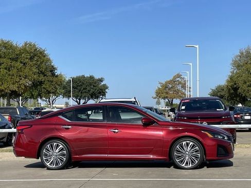 Used 2024 Nissan Altima 2.5 SL FWD image 3