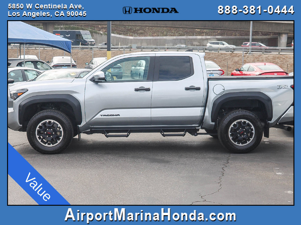 Used 2024 Toyota Tacoma TRD Off-Road AWD/4WD image 3