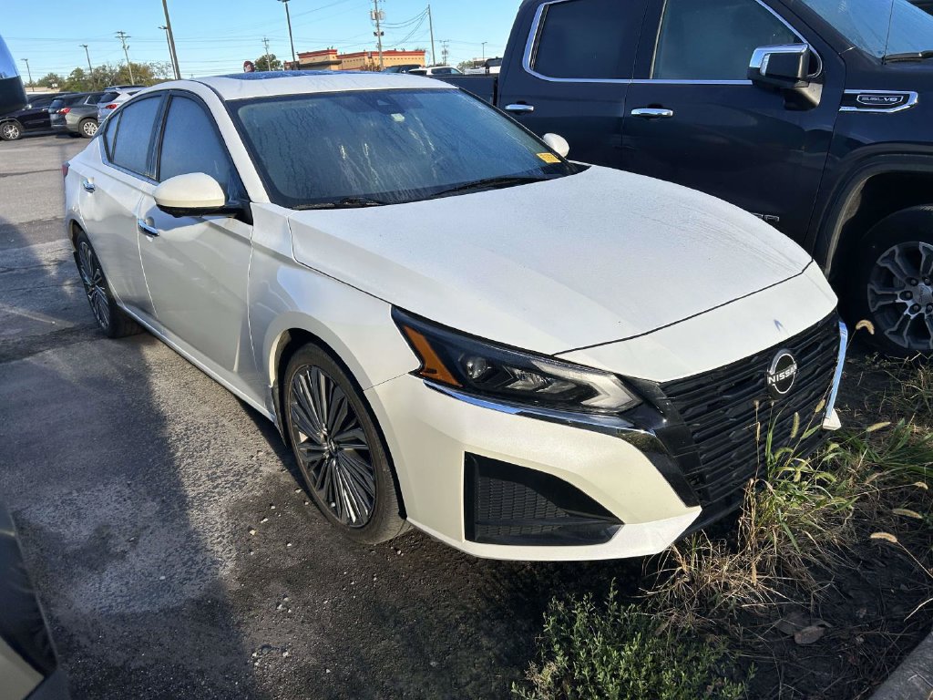 Used 2023 Nissan Altima 2.5 SL FWD image 1