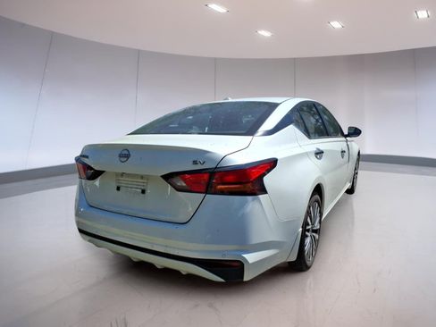 Used 2024 Nissan Altima 2.5 SV FWD image 4