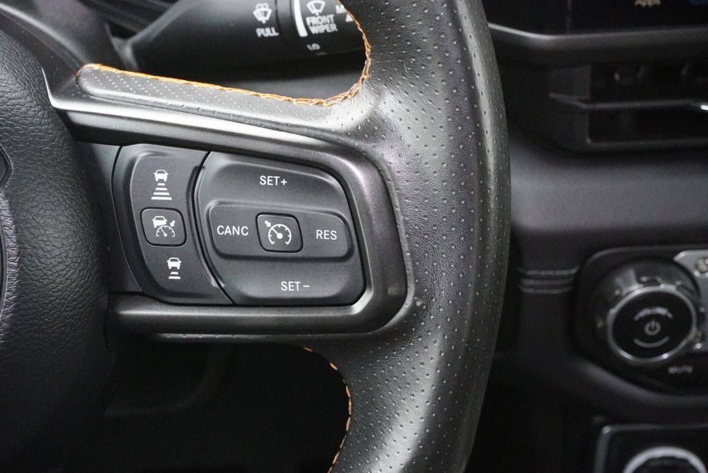 Used 2024 Jeep Gladiator Mojave AWD/4WD image 19