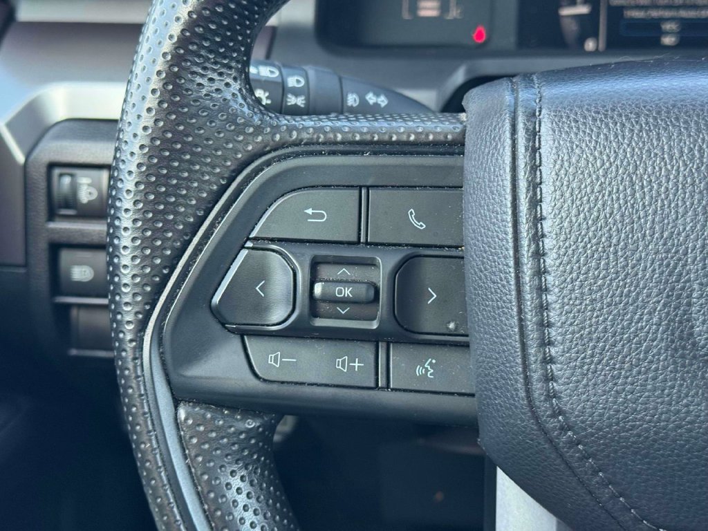 Used 2025 Toyota Tacoma SR5 AWD/4WD image 22
