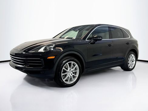 Certified 2023 Porsche Cayenne w/ Premium Package AWD/4WD image 1